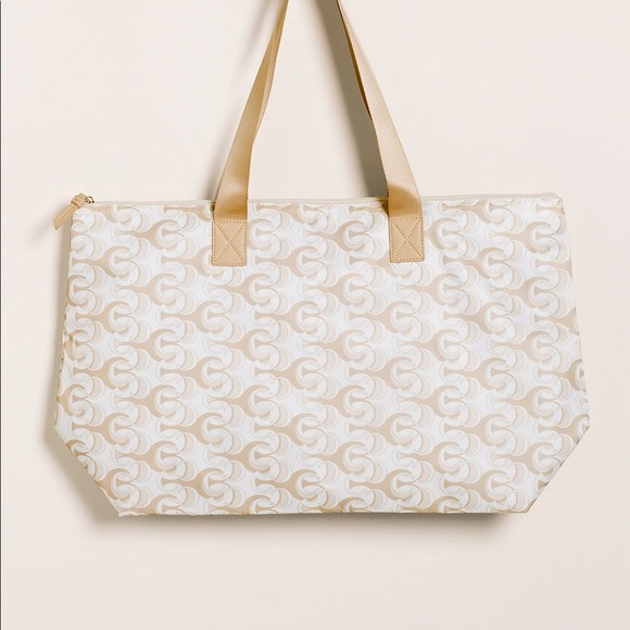 Geometric Print Tote in a Bag - Picture 2 of 4